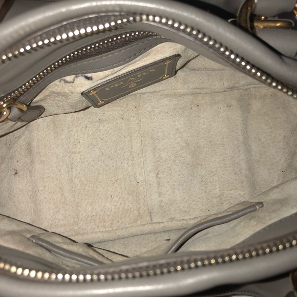 Gorgeous GREY PRADA BAG- **Make Me An Offer** - Picture 6 of 8
